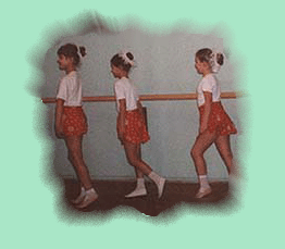ученицы 2в класса на занятиях в танцевальной студии "Колибри"